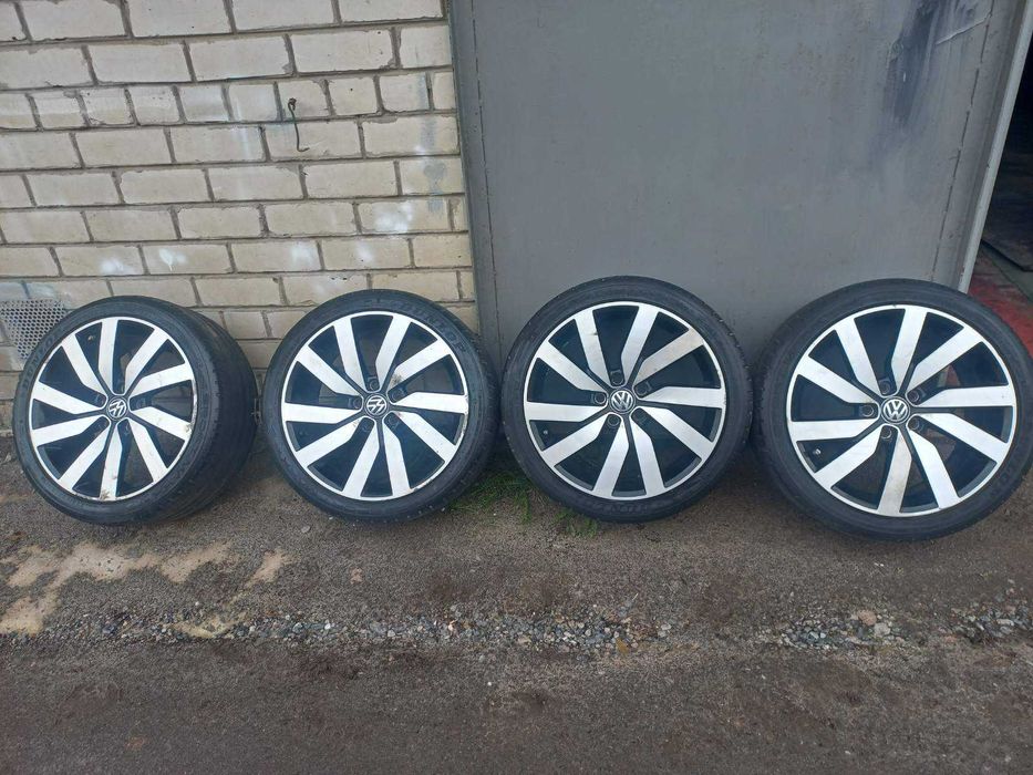 литі диски фольксваген 7.5Jx18H2 R-18 ET 51 з гумою