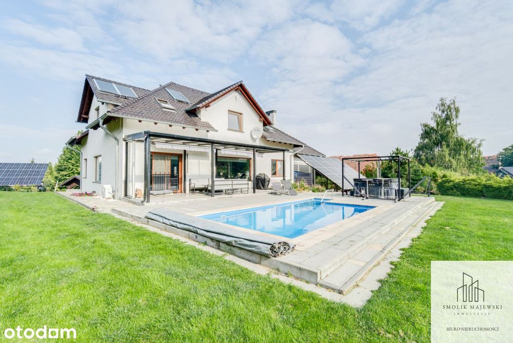 Rezydencja z basenem i pięknym ogrodem/Rokitnica