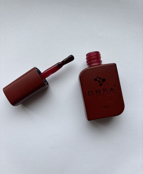 Продаю комплектом гель лаки, бази та гелі