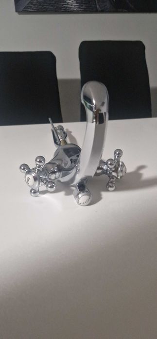 Bateria umywalkowa stojąca Retro