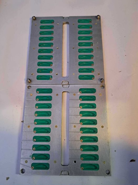 Forma do woblerów wielogniazdowa -20gniazd wobler Perch 3,5cm