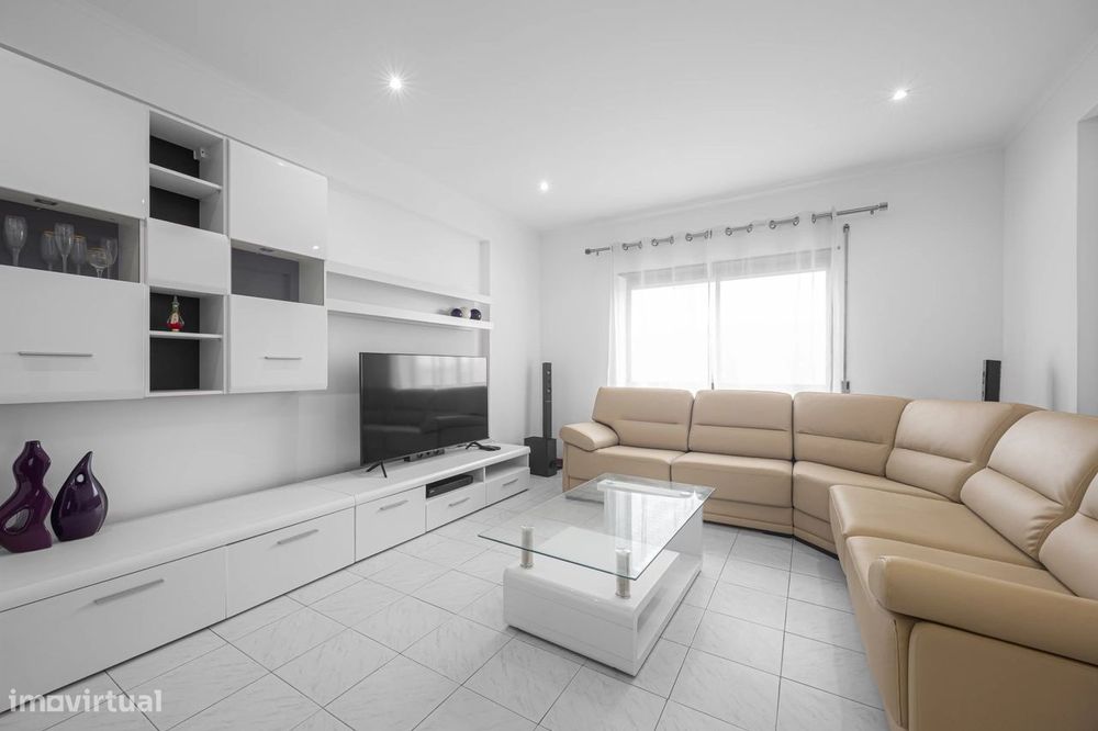 Rio de Mouro - Espaçoso T1