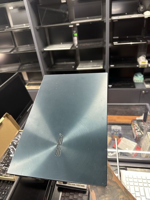 Эксклюзивный игровой ноутбук с двумя экранами intel i7