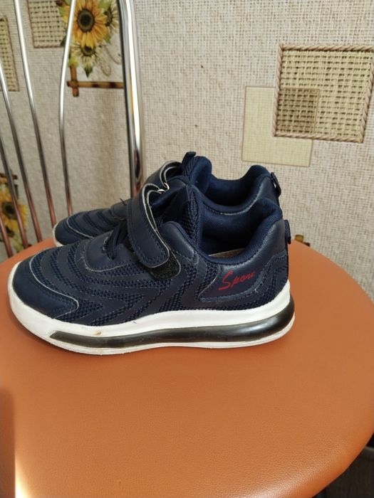 Продам кроссовки на мальчика 31 р.