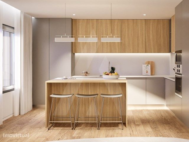 Apartamento T2 com varanda e l. estacionamento em Coimbra