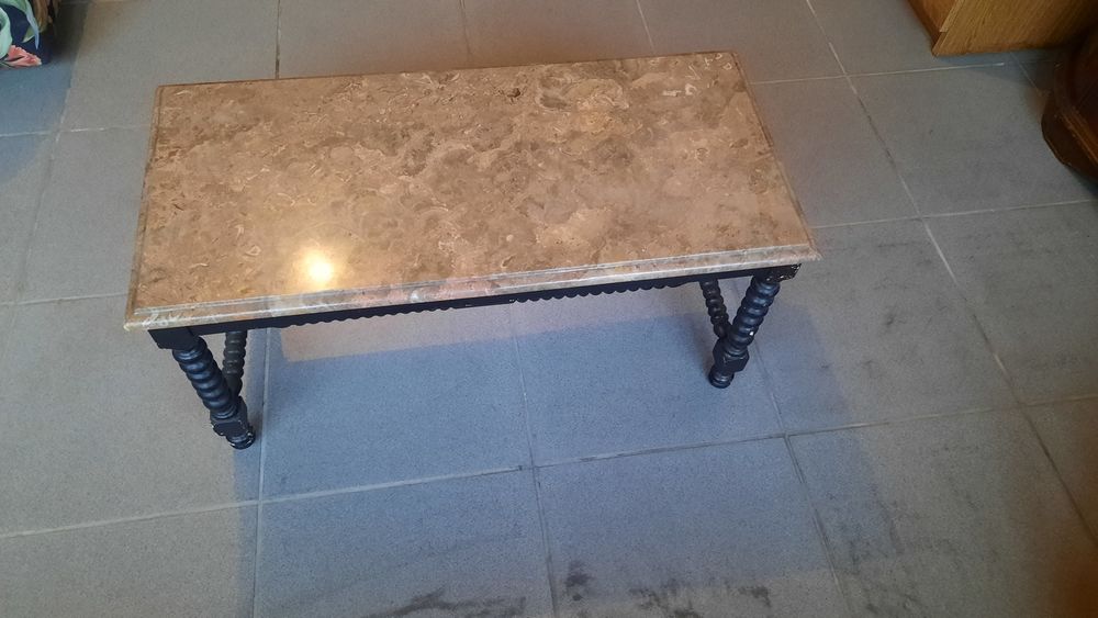 Mesa de centro. Em Bom estado.