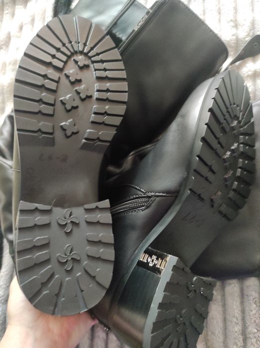 Чоботи, ботфорти