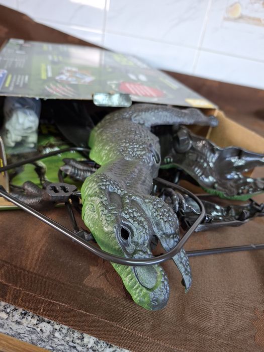 Clementoni O Grande T-Rex – dinossauro com sons e luzes