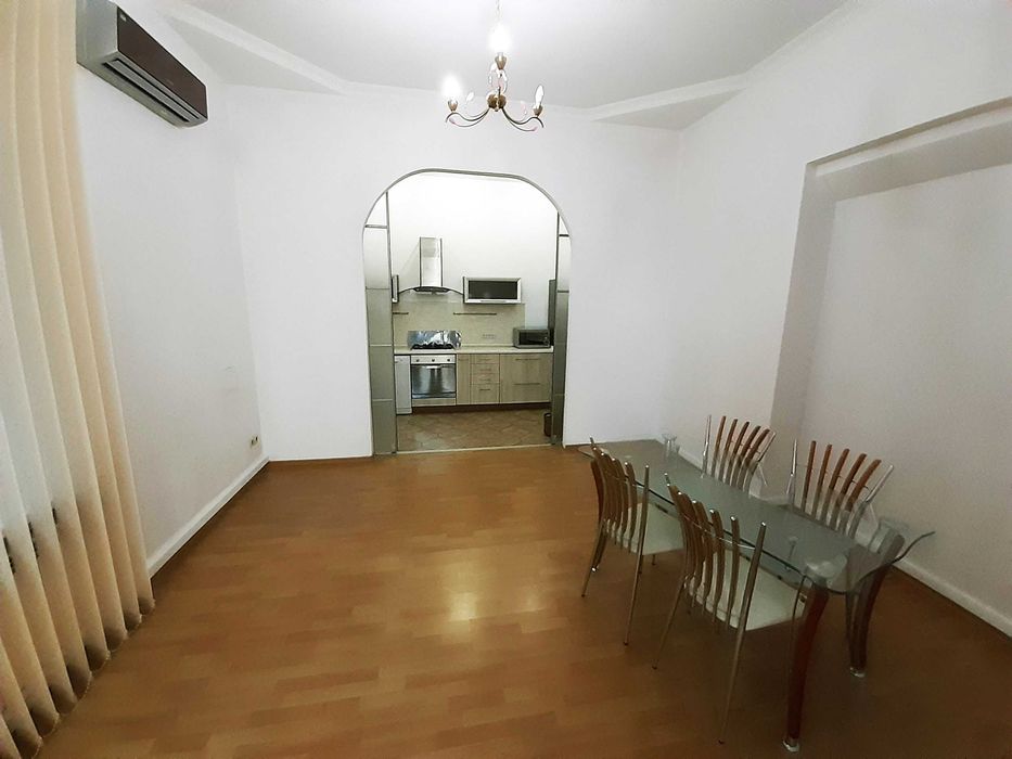 Без комісії. Оренда 3к квартири в Центрі, 130м2, вул. Шота Руставелі 34, метро Палац спорту, Площа Українських Героїв.