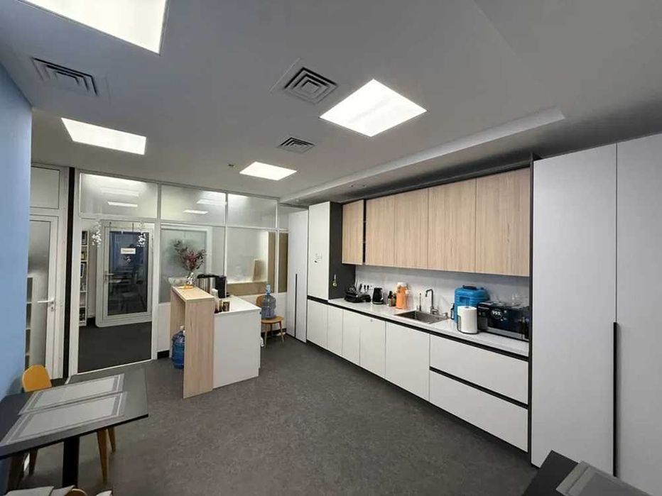 ЦЕНТР КИЄВА, Бессарабка, офіс 200кв.м з власною терасою