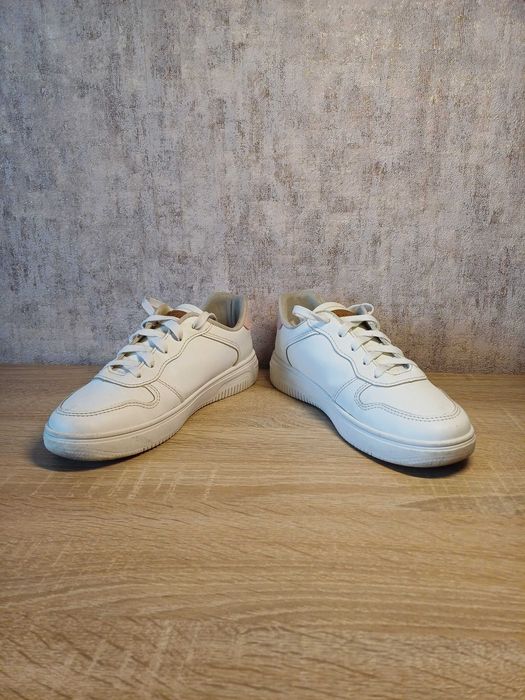 Кросівки 36р білі