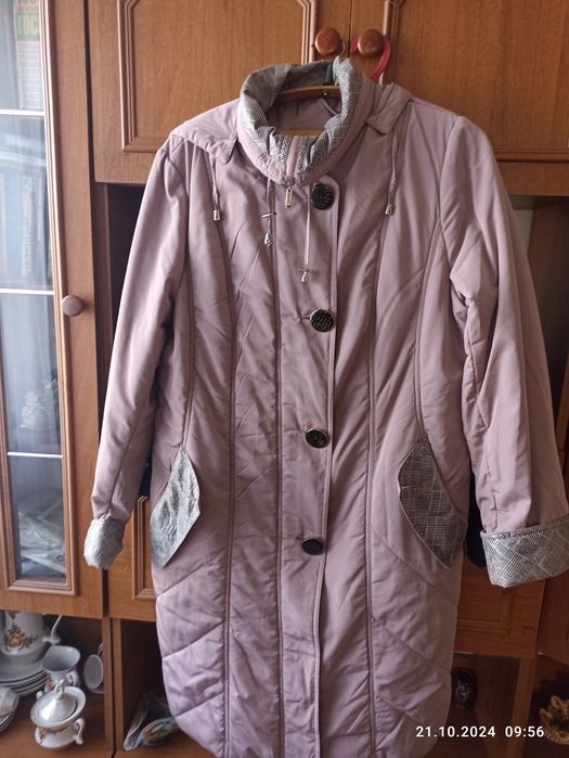 Гарний жіночий плащ пальто