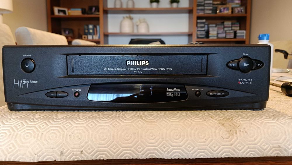 Leitores VHS com avaria Philips VR 675 de 6 cabeças stereo nicam e Sharp a 50 eur e 25 eur