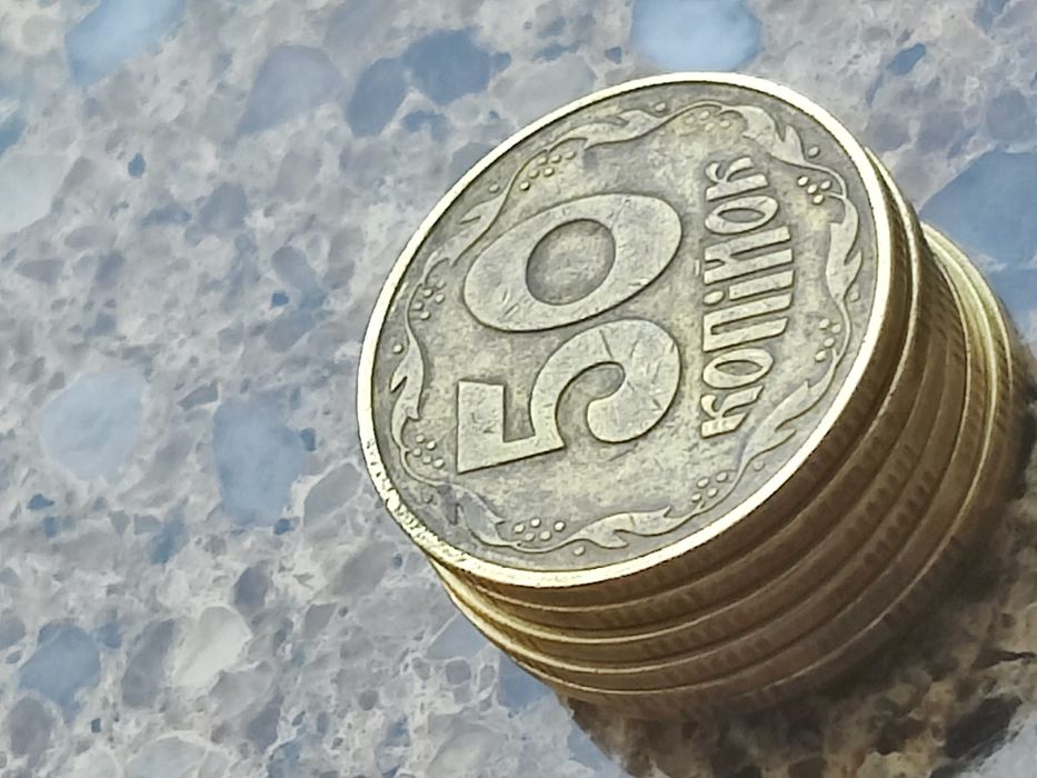 Продам 50копеек 1992 года 7 насечек крупный гурт трапеция