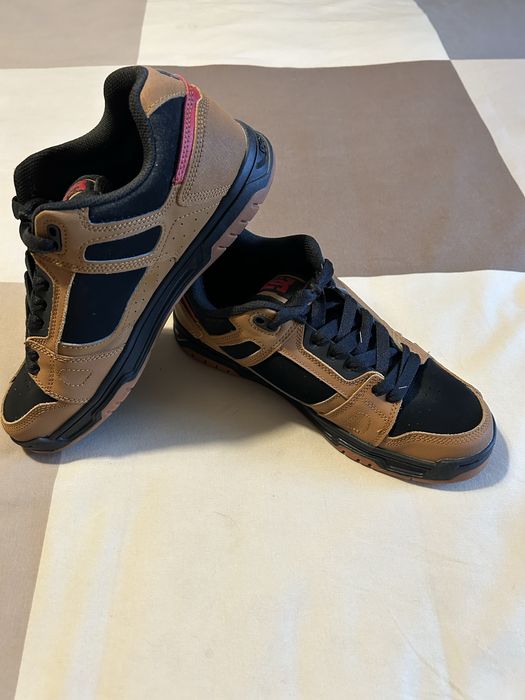 Tenis DC Shoes castanhos
