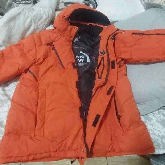 Чоловічий зимовий пуховик із капюшоном