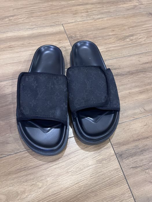 Шльопанці Louis Vuitton
