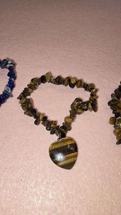 Pulseira chips lapis lazuli e olho de tigre