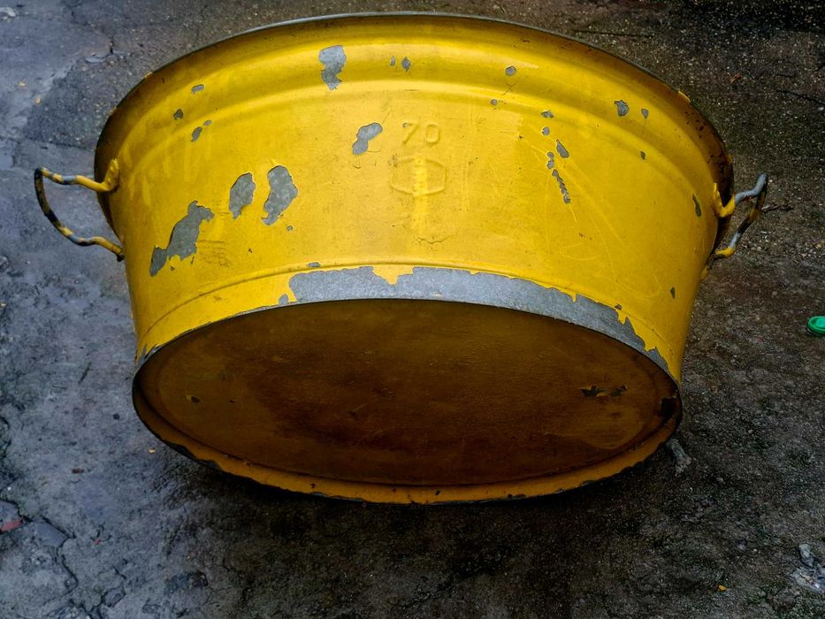 Bacia Vintage zincada oval.