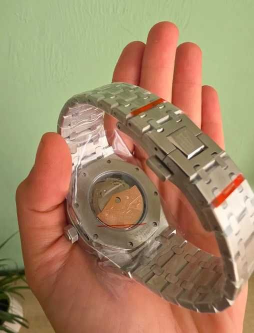 Nowy_Zegarek_Audemars Piguet_ /Mechanizm-czarny