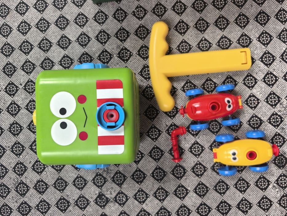 Auto autko puszczające balony zabawka.