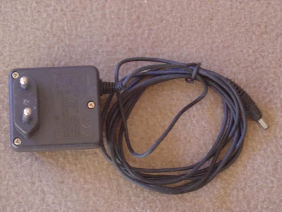 Carregador para telemóveis 220V AC / 3,7V DC 355 mA