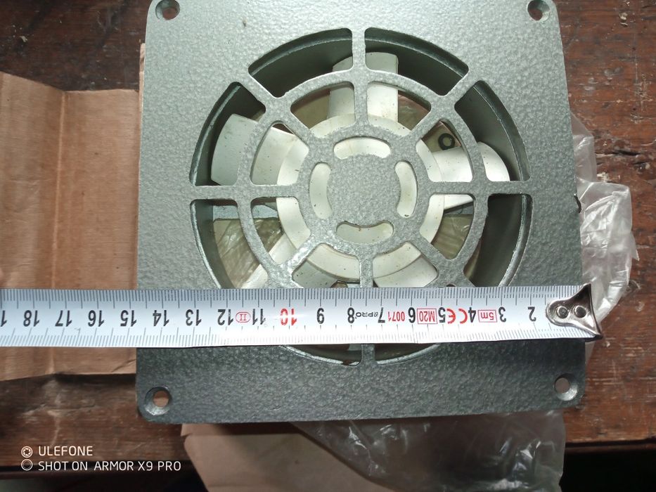 Stary, solidny wentylator, nieuzywany