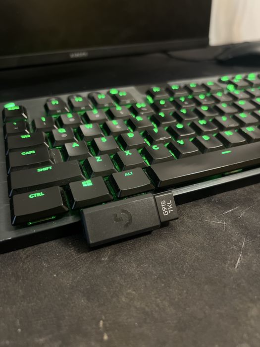 Logitech G915 TKL Lightspeed Wireless RGB GL Clicky – bardzo dobry stan