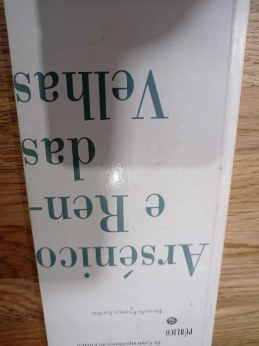 vendo livro Arsénico e rendas velhas