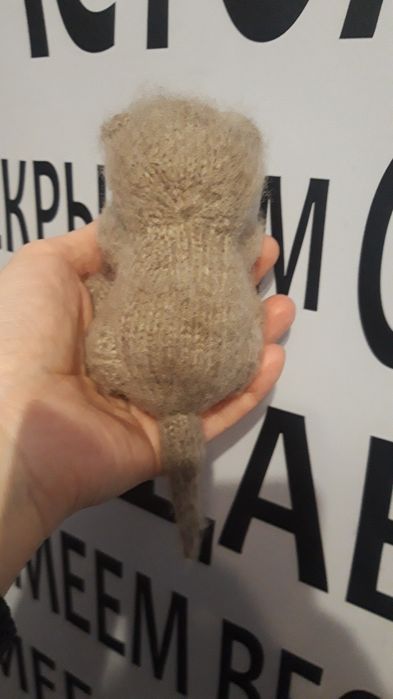 Вязаная игрушка, спяший котёнок