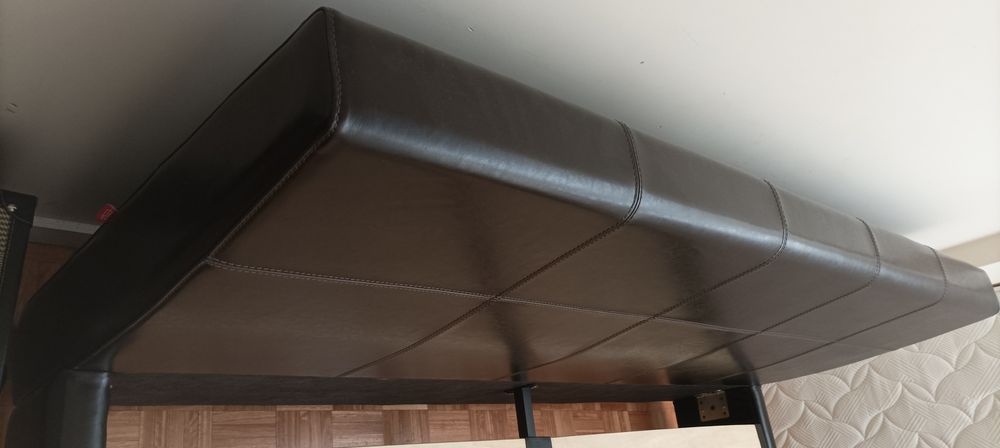 Cama de Casal em Couro