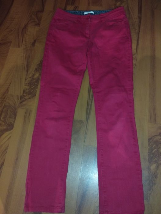 Жіночі червоні джинси