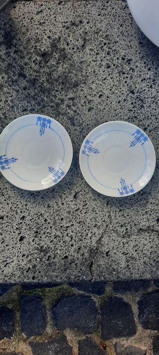 Dois pratos antigos de café vista alegre
