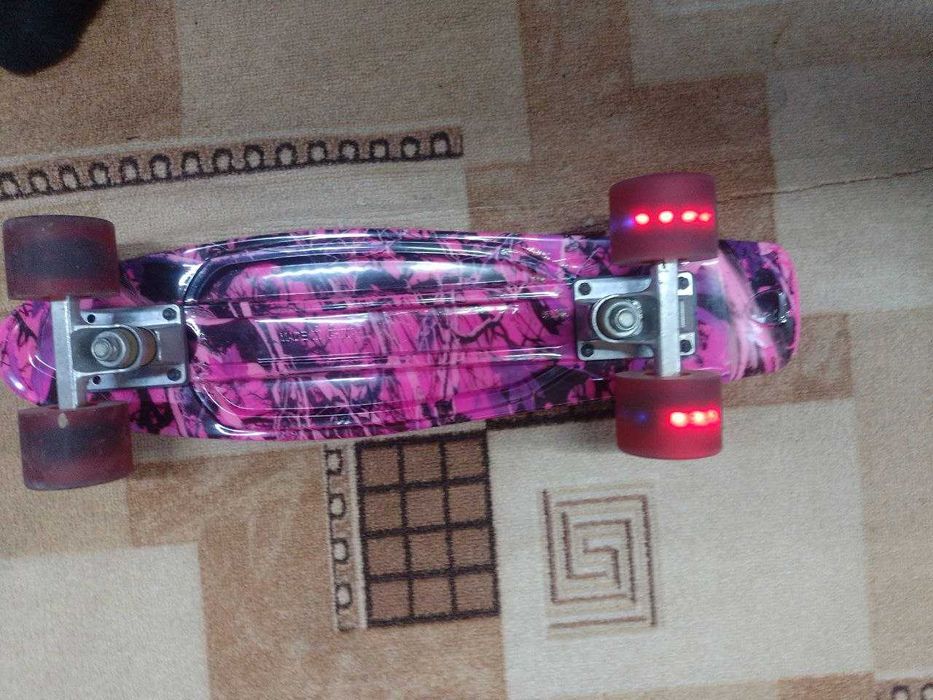 Скейт пені борд.