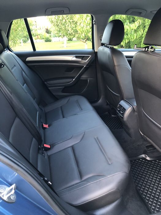 Продам Volkswagen E-golf 2016