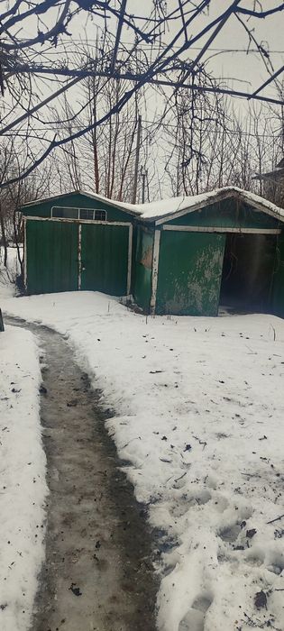 Продається трикімнатна квартира