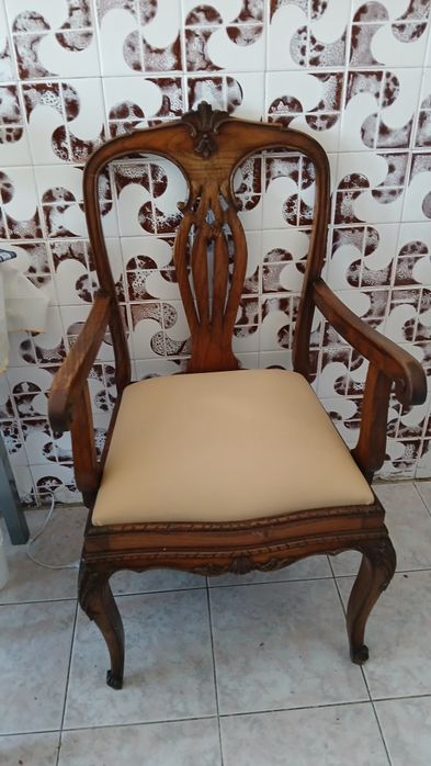 Vende se estes móveis  antigos