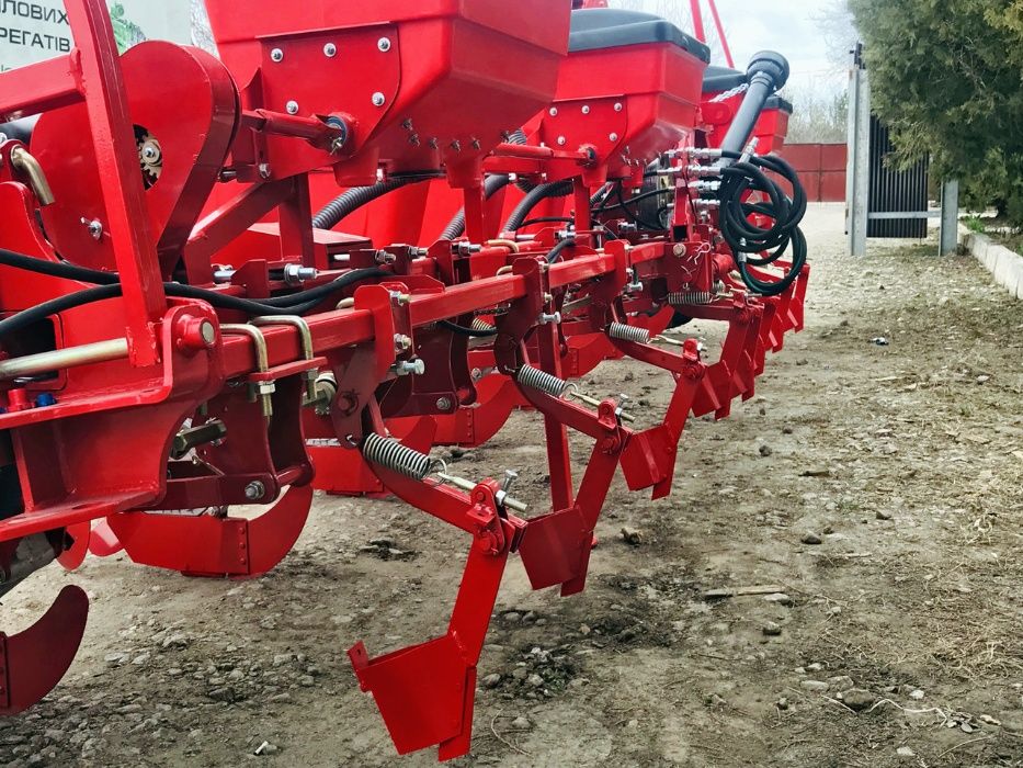 Соняшникова, кукурудзяна сівалка точного висіву УПС 8 завод DEMETRA