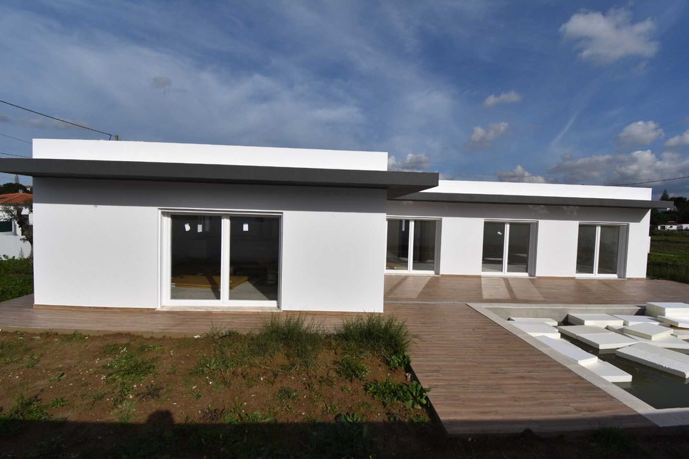 Moradia isolada com pisicna