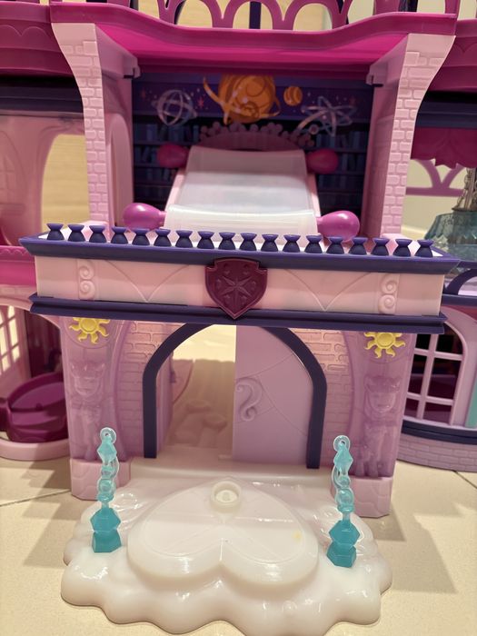 My Little Pony, Magiczna szkoła przyjaźni, zamek