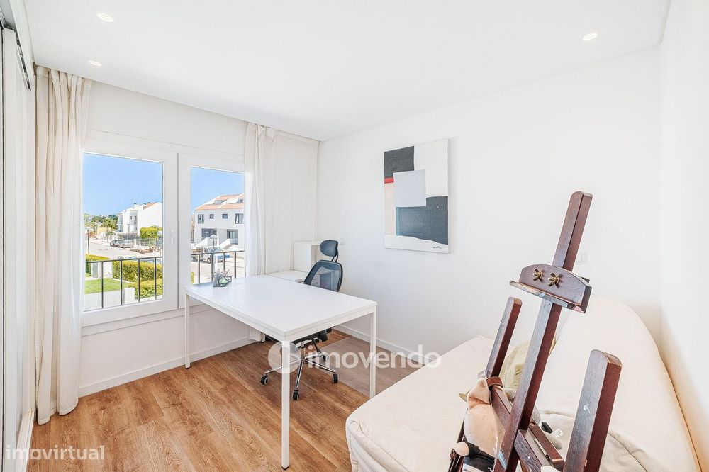 Moradia T3+1 moderna, com garagem e áreas amplas, em Alcochete