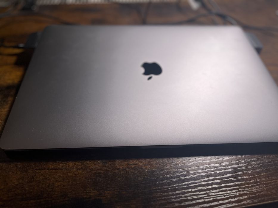 Macbook Pro 15 16GB 512GB + HUB [2019] ew. ZAMIANA