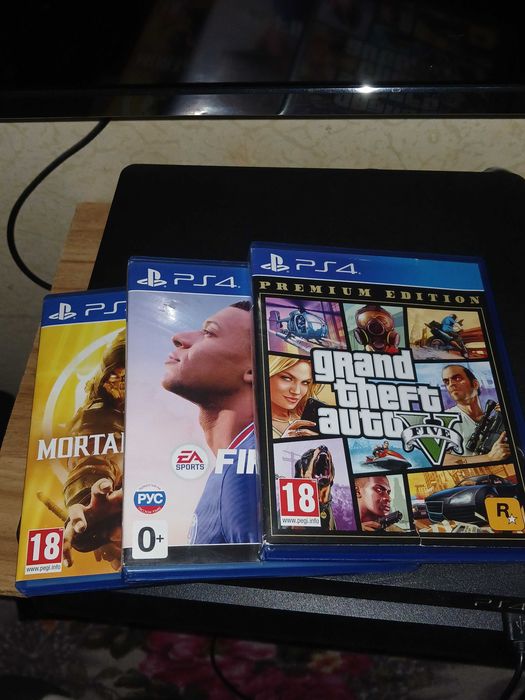 Продам PS 4 slim