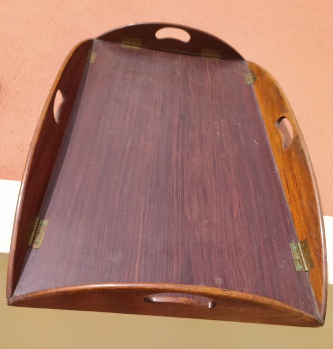 Tabuleiro de madeira de 4 pegas. Boa madeira.