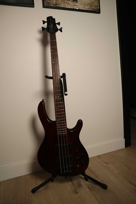 Gitara basowa Cort C4