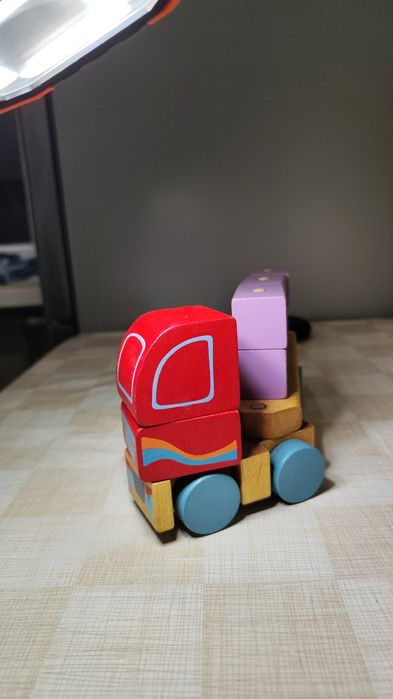 Дерев'яна іграшка Вантажівка-тягач із кубиками Cubika