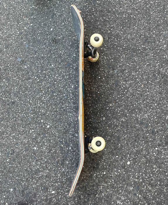 Skate com Marcas de Uso
