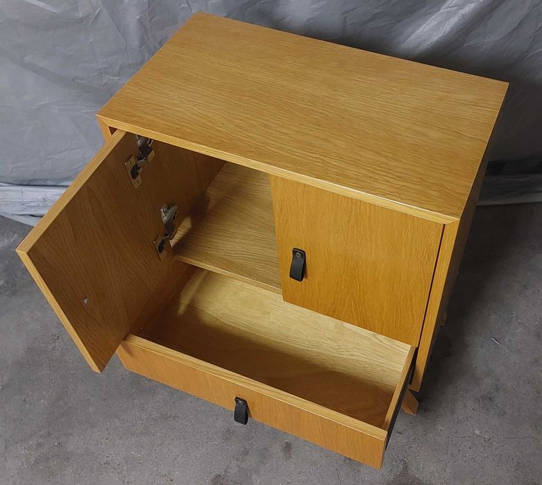 Pequeno Móvel (cómoda - mesinha)