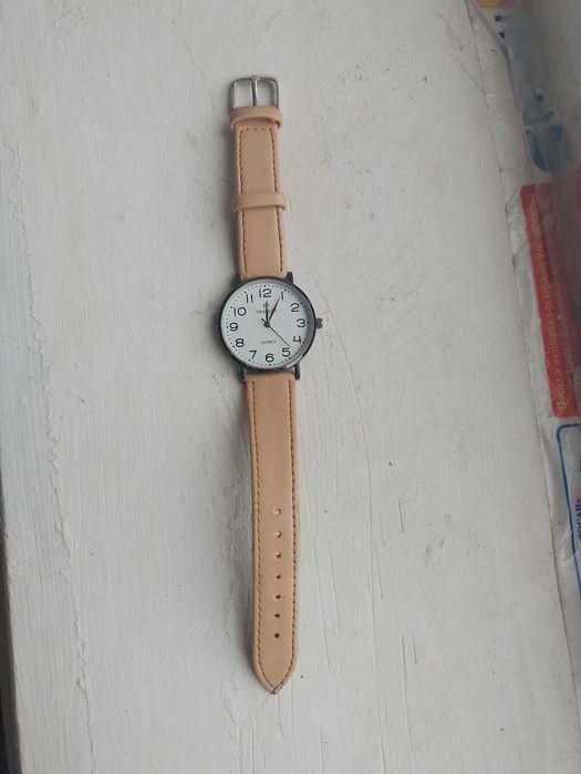 Часы на руку , кварцевые . Фирма Perfect. Влагозащита.