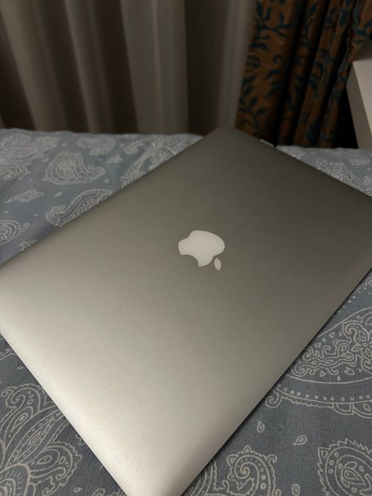 MacBook Air (13-inch, 2017)